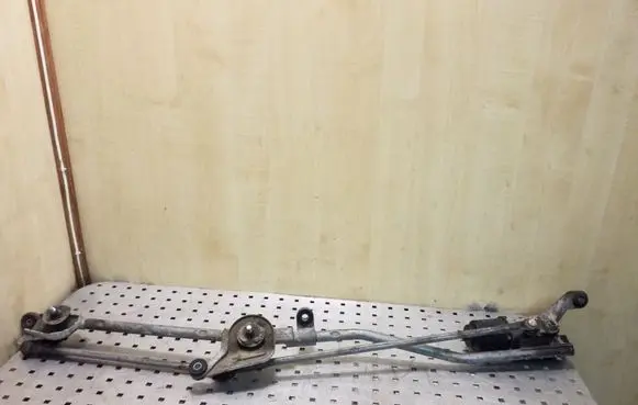 Nissan Note (E11) Front wiper linkage 