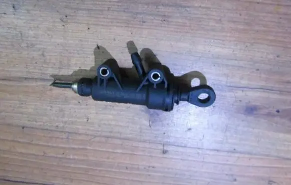 BMW 3 E46 Clutch master cylinder 215211638992 2152-11638992