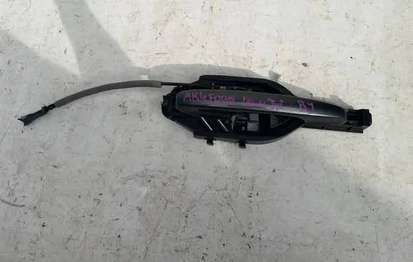 Ford Focus Front door coupe exterior handle/bracket JX7BA264A27A