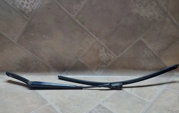 Volkswagen PASSAT B6 Front wiper blade arm 3C1955409C
