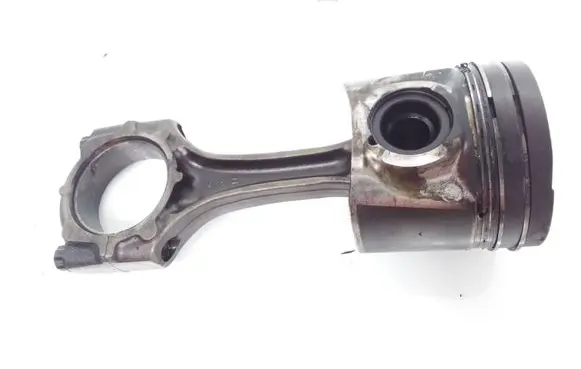Toyota Corolla E120 E130 Piston with connecting rod