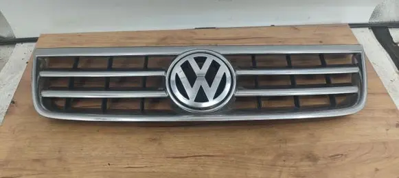 Volkswagen Touareg I Front bumper upper radiator grill 7L6853651A