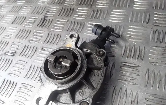 Renault Espace - Grand espace IV Vacuum pump 8200102535