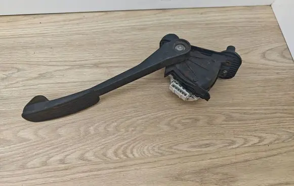 Volvo S60 Accelerator throttle pedal 30636003 6PV00853700