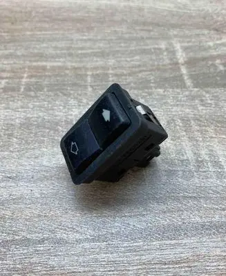 BMW 5 E39 Electric window control switch 8352148