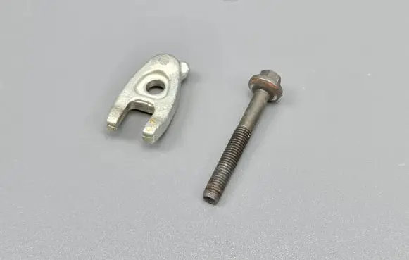 Dacia Sandero II Fuel Injector clamp holder