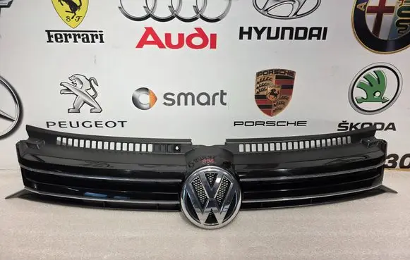 Volkswagen Golf Plus Front bumper upper radiator grill 5M0853653L 5M0853651