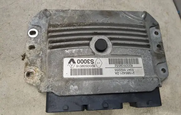 Renault Megane II Engine control unit/module 215854212A 8200509516 8200509552