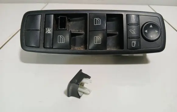Mercedes-Benz ML W164 Electric window control switch A2518300290 03728360