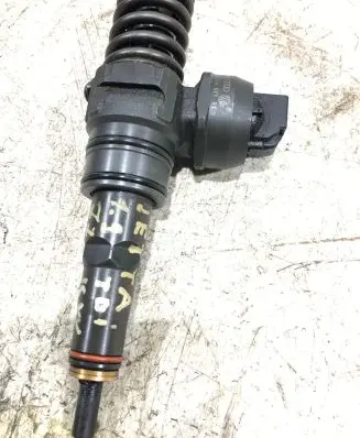 Volkswagen Jetta V Fuel injector 038130073AG