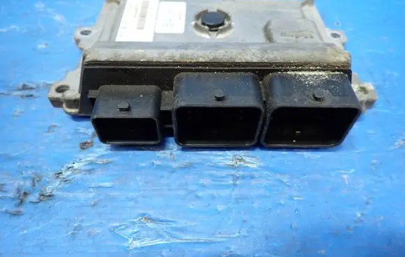 Citroen C3 Engine control unit/module 9805895780