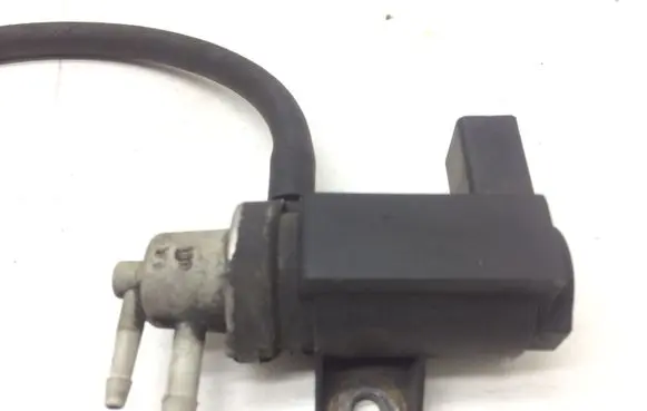 Volkswagen Touareg I Turbo solenoid valve 1J0906627