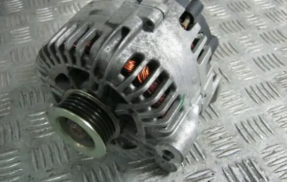 Toyota RAV 4 (XA40) Generator/alternator 8574045