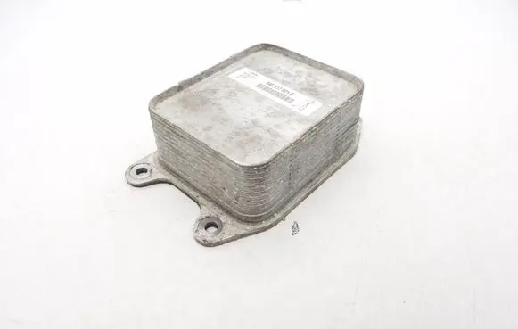 Volkswagen Jetta VI Engine oil radiator 04E117021C