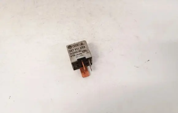 Volkswagen PASSAT B4 Other relay 357911253 14030000