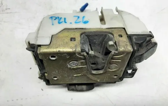 Volkswagen Polo III 6N 6N2 6NF Front door lock 6N1837016C