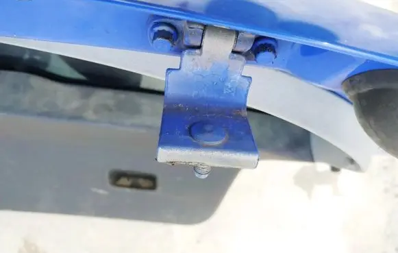 Volkswagen Polo IV 9N3 Tailgate/trunk/boot hinge