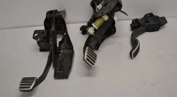 Volvo V70 Pedal assembly 