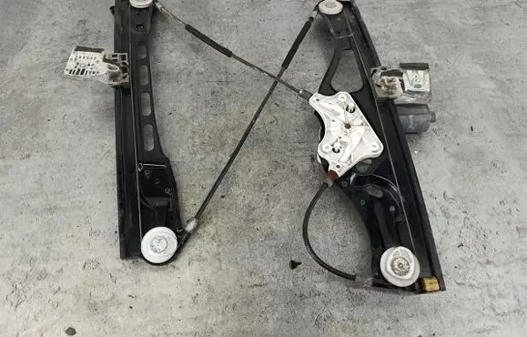 Mercedes-Benz E W211 Front door window regulator with motor