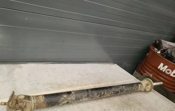 Nissan Terrano Rear driveshaft/prop shaft 