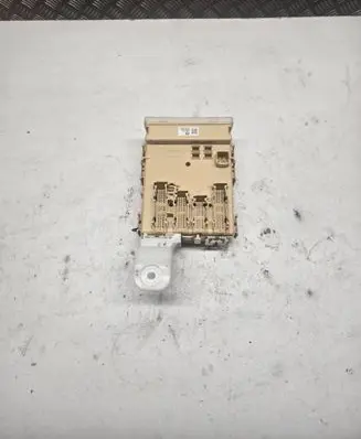 Toyota RAV 4 (XA40) Fuse module 8273042801 63586797