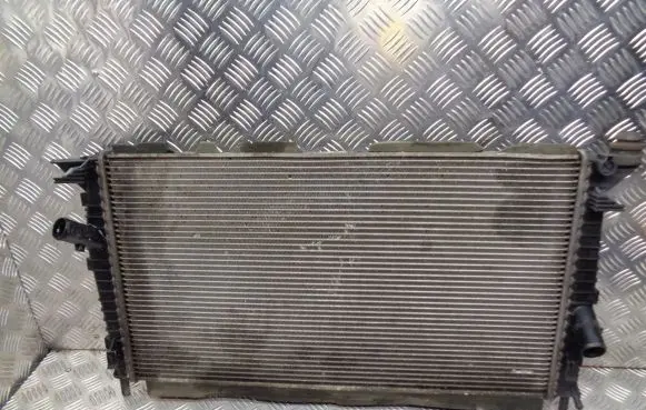 Ford Focus Radiator set 3M5H-8008