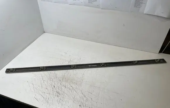 BMW 5 E39 Front door trim (molding) 7004024