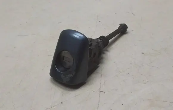 Peugeot 407 Front door lock (next to the handle) 