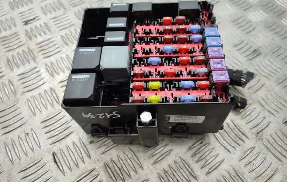 Ford B-MAX Fuse module FV1T14A005BAC