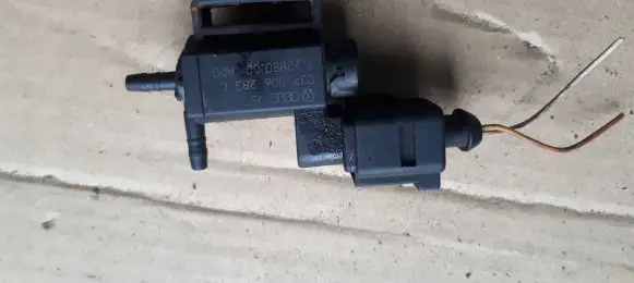 Audi A4 S4 B8 8K Turbo solenoid valve 037906283C