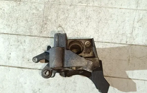 Audi Q7 4L Power steering pump mounting bracket 