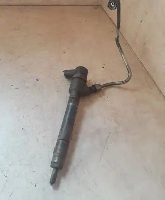 Volvo V70 Fuel injector 30777528