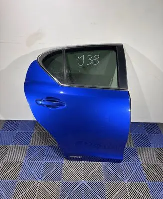Lexus CT 200H Rear door