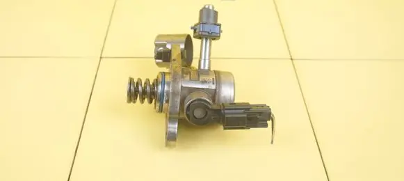 Opel Astra K Fuel injection high pressure pump 55510178 F12SHL