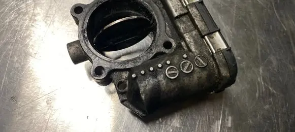 Volvo XC70 Throttle valve 8692720