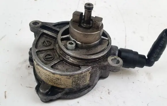 Mercedes-Benz C W204 Vacuum pump A6462300365