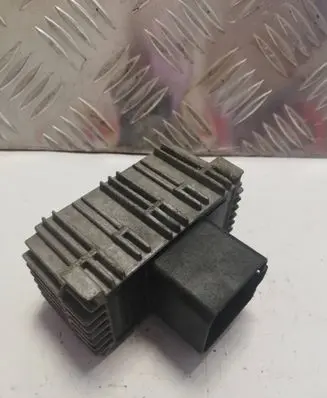 Opel Meriva A Glow plug pre-heat relay 09132691 51299008 6235303
