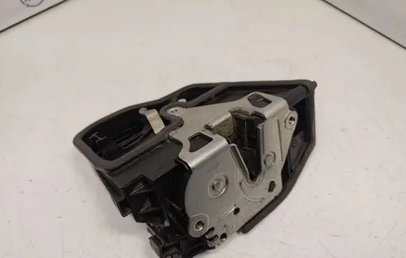 BMW X3 E83 Front door lock 7167074 51217167074 51217154626