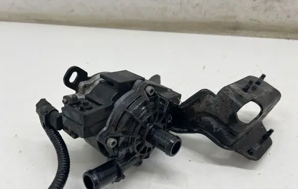 Nissan X-Trail T33 Electric auxiliary coolant/water pump 215806UM0A