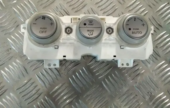 Mazda 6 Climate control unit E0002C