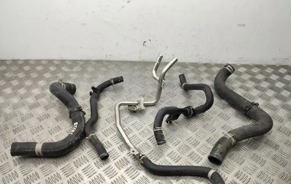 Toyota RAV 4 (XA50) Engine coolant pipe/hose