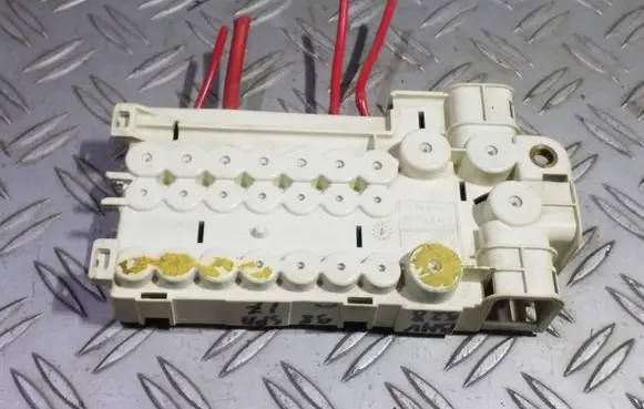 BMW 5 E39 Fuse module 61138370640