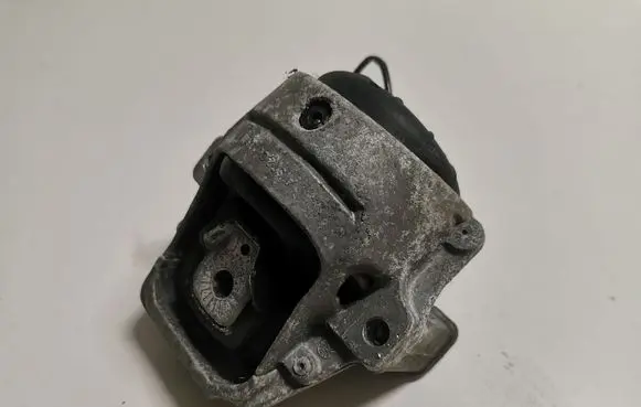 Audi Q5 SQ5 Engine mount bracket