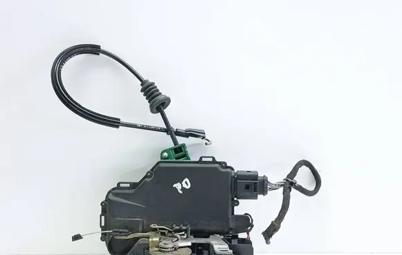 Volkswagen Golf IV Front door lock 3B1837016AD