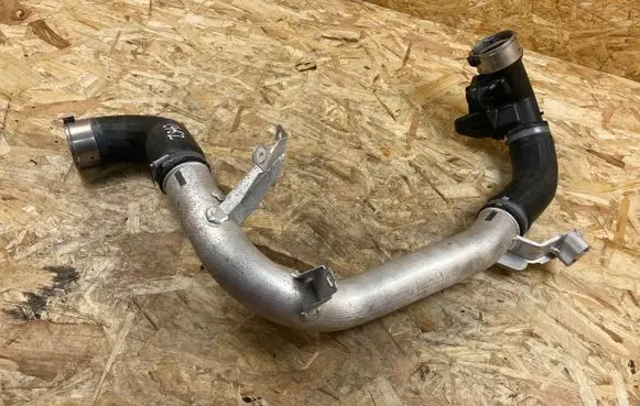 Volvo XC60 Intercooler hose/pipe 31422061