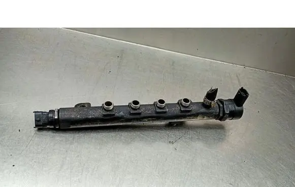 Fuel injector supply line/pipe