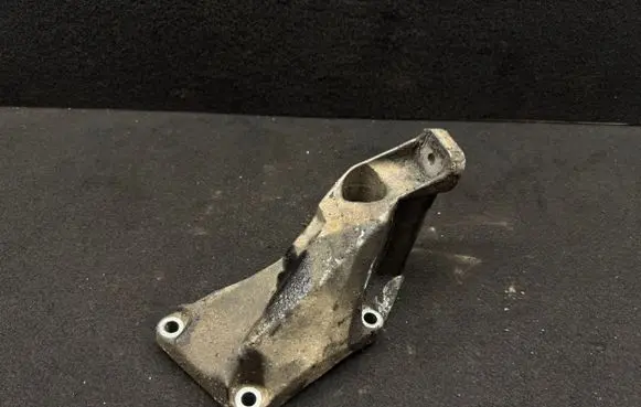 Audi A6 S6 C5 4B Engine mounting bracket 8D0199307P