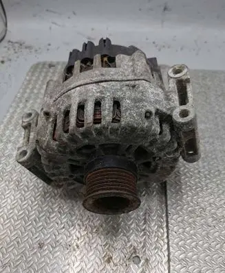Mercedes-Benz C W204 Generator/alternator A0009067702 2618188A