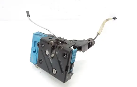 Volvo V70 Front door lock 8650544