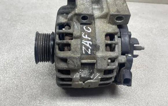 Opel Zafira C Generator/alternator 39007852